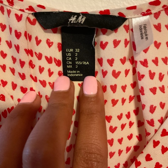 H&M Heart pattern red & white blouse - Picture 2 of 3